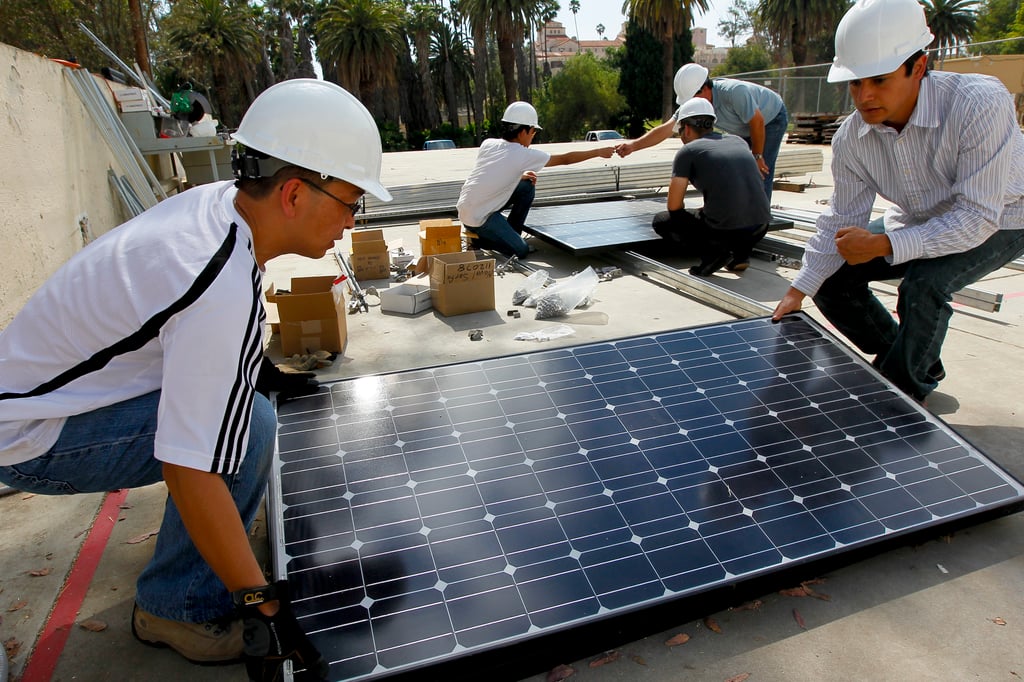 Flickr_-_Official_U.S._Navy_Imagery_-_Contractors_and_Navy_civilians_assemble_prototype_retractable_metal_framework_supporting_photovoltaic_panels.jpg Flickr_-_Official_U.S._Navy_Imagery_-_Contractors_and_Navy_civilians_assemble_prototype_retractable_metal_framework_supporting_photovoltaic_panels.jpg