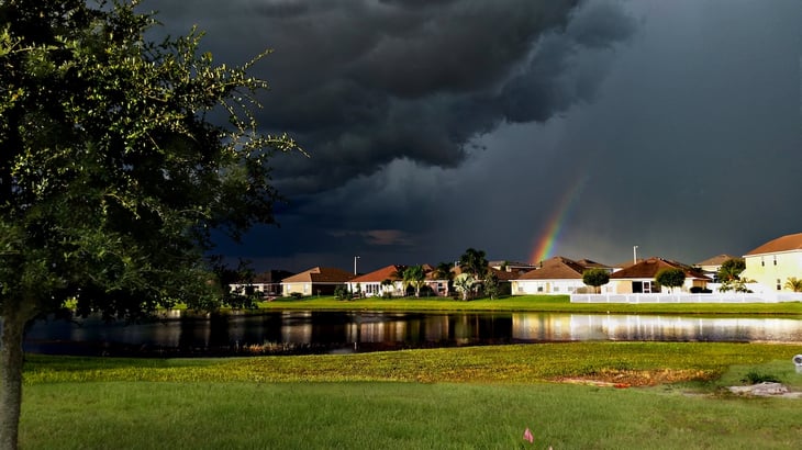 intense-severe-storm-over-the-tampa-bay-florida-a-2022-11-01-09-56-05-utc