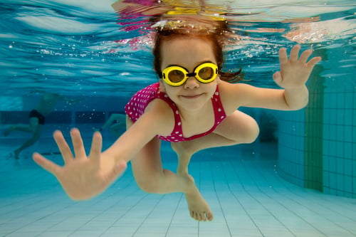 when-to-start-swimming-lessons-for-children